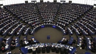 Europarlament diskutoval o kvótách, znělo i volání po sankcích