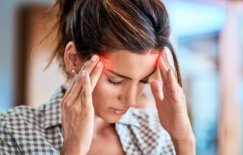 Bolí vás hlava během menstruace? Víme proč!