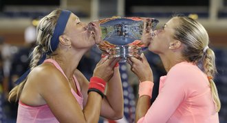 SUPERHOLKY! Hlaváčková s Hradeckou vyhrály US Open ve čtyřhře