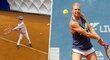 Andrea Sestini Hlaváčková se rozhodla vzít svou dceru na první lekci tenisu