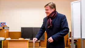 Do 2. kola doplňovacích senátních voleb na Trutnovsku postoupili 6. ledna 2018 Jan Sobotka (za STAN) a Jiří Hlavatý (za ANO, na snímku).