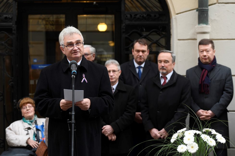 Vzpomínka na tragické události z listopadu 1939, kdy okupanti při protinacistické demonstraci smrtelně zranili studenta Jana Opletala, se konala 17. listopadu 2019 u Hlávkovy koleje v Praze. S projevem vystoupil také místopředseda Senátu Milan Štěch.