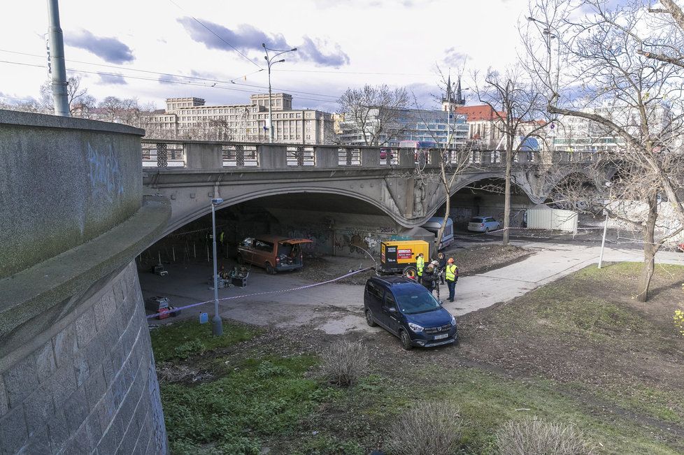 Hlávkův most pod drobnohledem: odborníci zkoumají jeho statiku