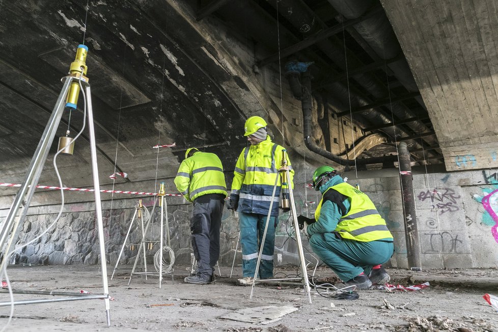 Hlávkův most pod drobnohledem: odborníci zkoumají jeho statiku