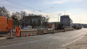 Dělníci se pustili do budování nové tramvajové zastávky, která obslouží ostrov Štvanice.