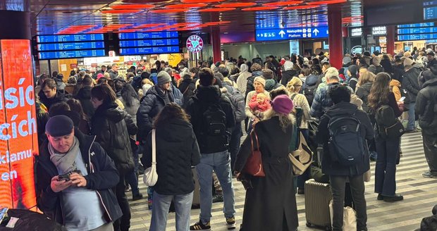 Vlaky na hlavním nádraží nabírají zpoždění. Někdo ukradl kabely. Vlaky na hlavním nádraží nabírají zpoždění. Někdo ukradl kabely.