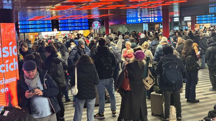 Vlaky na hlavním nádraží nabírají zpoždění. Někdo ukradl kabely. Vlaky na hlavním nádraží nabírají zpoždění. Někdo ukradl kabely.