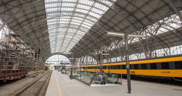 Vlaky v Praze nabírají zpoždění.