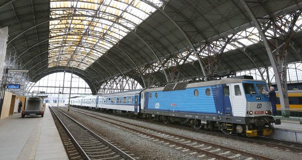 Příměstské vlaky v rámci integrované dopravy v okolí Prahy posílí.