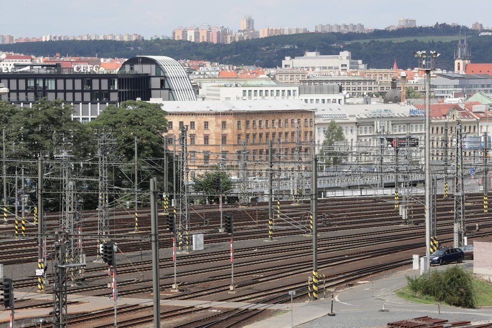 Penta a České dráhy plánují zastřešit kolejiště u hlavního nádraží a nad ním postavit domy.