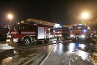 Hořící kabely zastavily vlaky v Praze