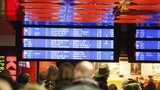 Vlaky na Hlavním nádraží v Praze nejezdily: Zastavil je anonym hrozící bombou