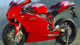 O převzetí výrobce motocyklů Ducati má zájem i Daimler
