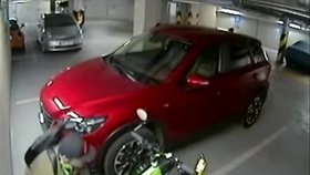Muž z podzemních garáží ukradl kolo.