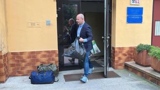 Obviněný exnáměstek Hlubuček opustil vazební věznici, stíhán bude na svobodě