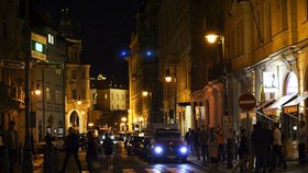 Žádní plameňáci ani penisy! Praha chce zakázat trapné kostýmy při rozlučkách se svobodou