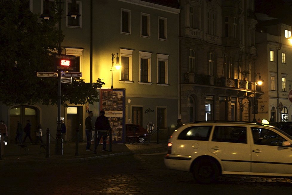 Sdružení SOHO Prague po letní sezóně vyhodnocuje opatření proti hluku a opilým turistům, apeluje na Prahu 1, aby zavedla další kroky.