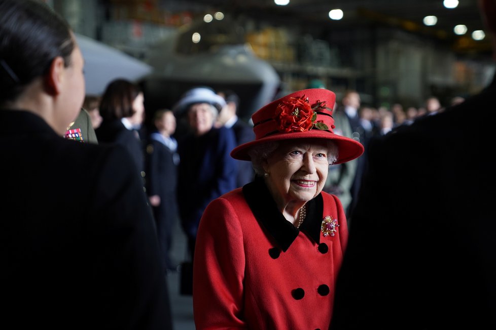 Britská královna Alžběta II. dnes navštívila letadlovou loď HMS Queen Elizabeth. (22.5.2021)