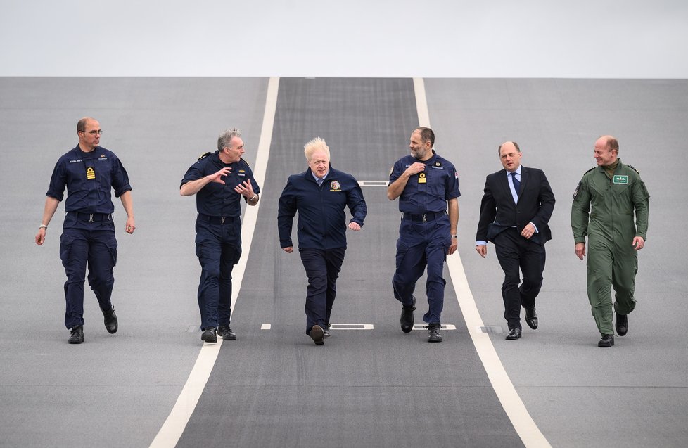 Premiér Boris Johnson na letadlové lodi HMS Queen Elizabeth (22.5.2021)