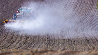 Washington se bojí světového hladomoru, a tak ponouká zemědělce k nákupu ruských hnojiv