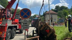 Traktorista se zákazem řízení a pozitivním testem na alkohol a drogy nedovezl ve Vamberku valník hnoje.
