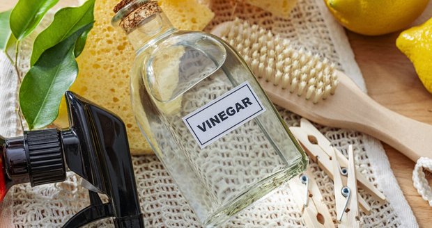 Bílý ocet: Zázrak za pár korun, který nahradí půl drogerie