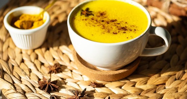 Ájurvédské zlaté mléko