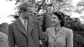 Královna Alžběta II. měla vášnivý vztah. Do prince Philipa se zamilovala už ve 13 letech