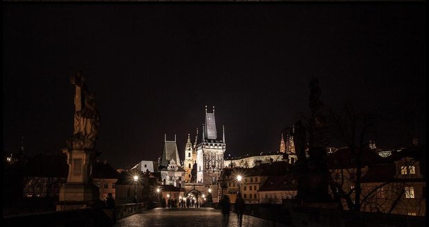 Na hodinu zhasne padesátky pražských památek. Akce má upozornit na zhoršující se klima