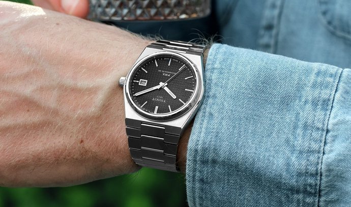 Tissot PRX. Nejhezčí a nejdostupnější švýcarské hodinky loňského roku – tak model PRX nazvaly snad všechny světové respektované hodinkové recenze. Tissot poslední dobou jede na oblíbené retro vlně a tenhle návrat do sedmdesátek se povedl až neuvěřitelně.