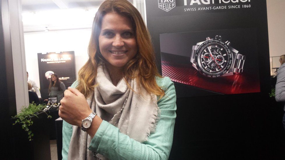 Tenistka Lucie Šafářová přišla s hodinkami Tag Heuer Carera z oceli a bílého zlata za 60 tisíc.