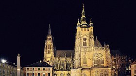 Stroj byl na věž katedrály osazen po roce 1590. Tehdy končily opravy Pražského hradu i chrámu po velikém požáru z roku 1541.