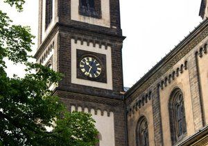 Praha zahájila obnovu věžních hodin.