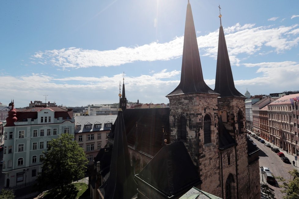 V kostele sv. Petra proběhla demontáž věžních hodin