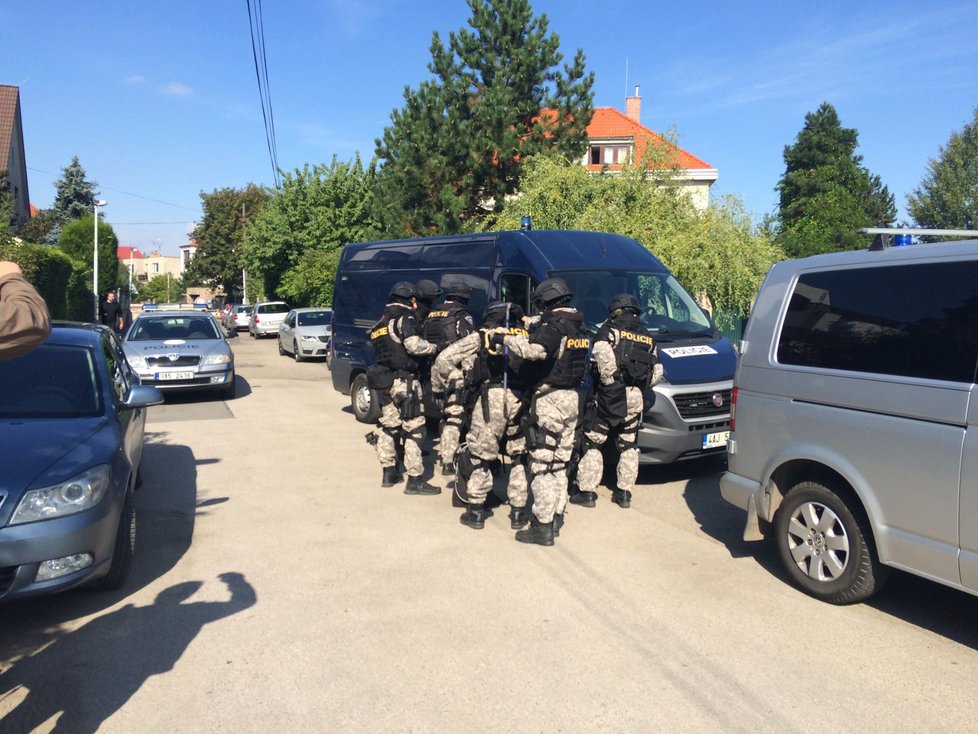 Policejní komando zneškodnilo střelce v pražských Hodkovičkách.