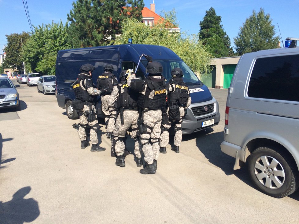 Policejní komando zneškodnilo střelce v pražských Hodkovičkách.