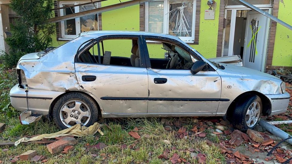 Tornádo se prohnalo obcemi na Hodonínsku a zanechalo za sebou spoušť apokalyptických rozměrů. Nejvíc zasáhlo obce Lužice, Hrušky a Moravská Nová Ves. (25. června 2021)