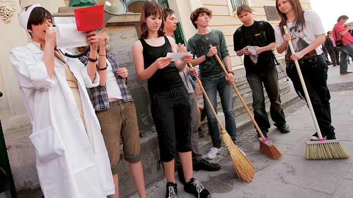 „Spíš jde o to, že nová rada města Hodonína odvolala z funkcí ty, jimž lidé věřili,“ říkají studenti