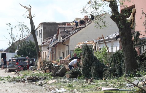 Meteorolog o tornádu na Hodonínsku: Masakr! Přidal detaily o živlu a rady, kde se ukrýt