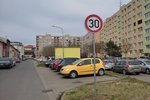 V přibližně desítce ulic v centru a na sídlišti Jihovýchod v Hodoníně se zruší maximální rychlost 30 km/hod. a bude opět 50 km/hod.