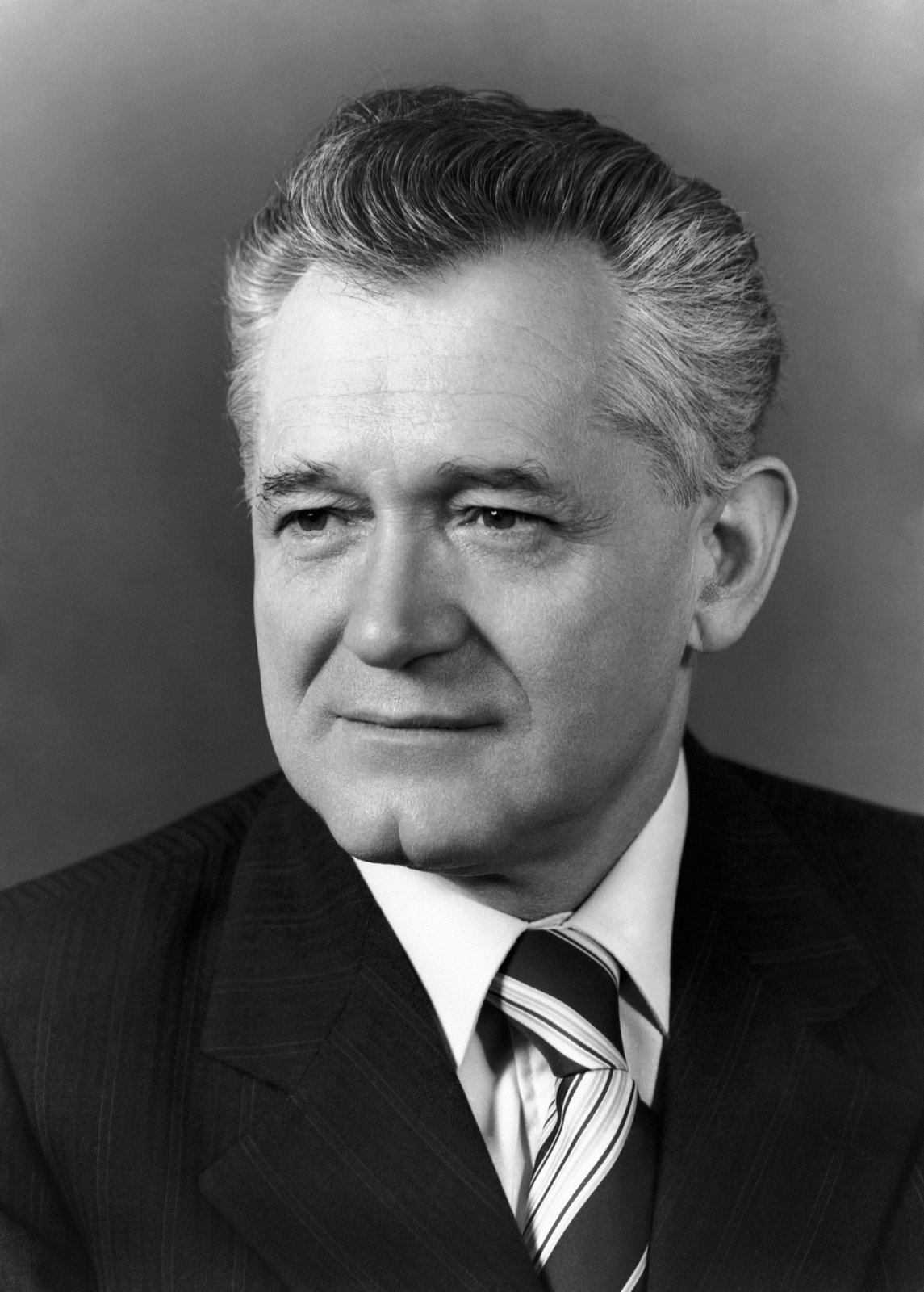 Karel Hofmann (†88)  Bývalý člen vlády, naposledy člen Federálního shromáždění. Kvůli podpoře invaze v roce 1968 nechal zastavit vysílání Českého rozhlasu. Zemřel loni v únoru.