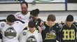 Lidé se loučí s tragicky zesnulými hokejisty Humboldt Broncos.