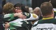 Lidé se loučí s tragicky zesnulými hokejisty Humboldt Broncos.