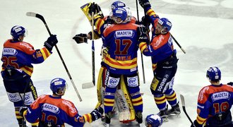 Budějovice zničily Slavii, Vsetín znovu boduje, porazil Karlovy Vary