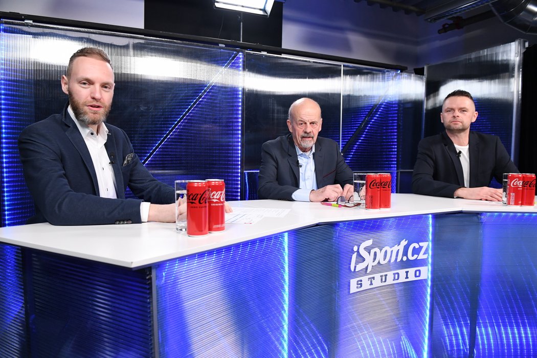 Marek Sýkora ve Studiu iSport.cz při utkání Česko - Švýcarsko s moderátorem Tomášem Zetkem a redaktorem Sportu Miroslavem Horákem