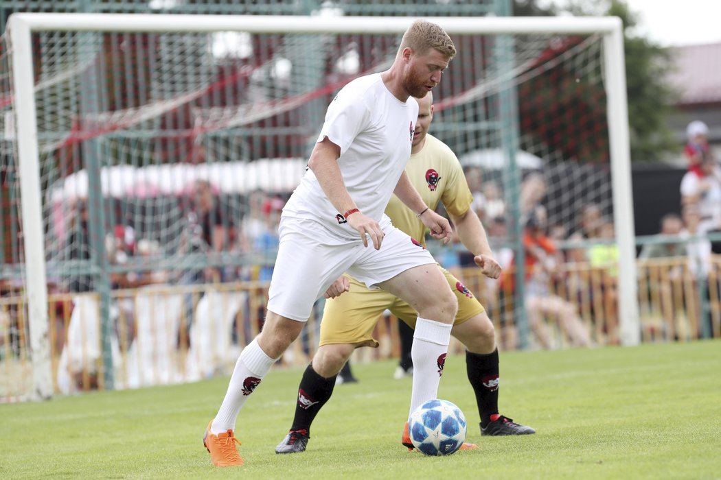 Jakub Voráček na charitativní akci, kterou pořádal, ukázal slušnou fotbalovou techniku