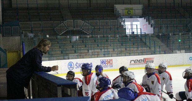 Olympijský vítěz z Nagana momentálně trénuje malé hokejisty v Porubě.