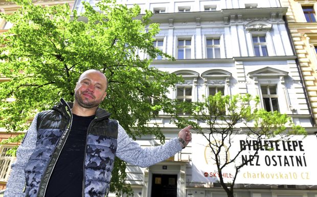 Zlatý kapitán David Výborný rozjel byznys v realitách. Na hokejovou kariéru ale nezapomíná. Zlatý kapitán David Výborný rozjel byznys v realitách. Na hokejovou kariéru ale nezapomíná.