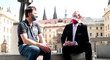 Dominik Hašek při rozhovoru u Pražského hradu s redaktorem Sport Magazínu Zdeňkem Jandou