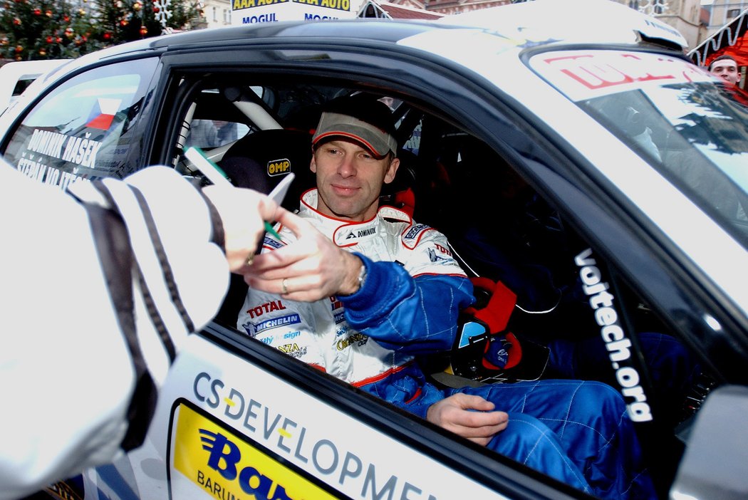2002. Dominik Hašek si zkusil také roli navigátora v rallye.